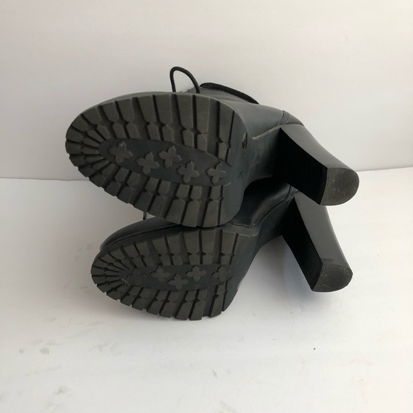 BCBG black high heeled boots - Picture 8 of 8